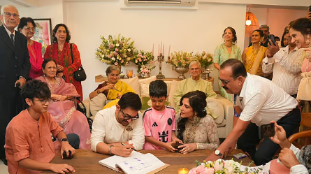 ঘরোয়া আয়োজনে তৃতীয় বিয়ে করলেন আমির খান